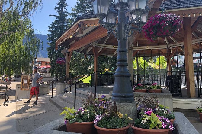 Beaches, Bites and Bavaria in Leavenworth: A Self-Guided Audio Tour - Coffee, bread, and pizza along the route