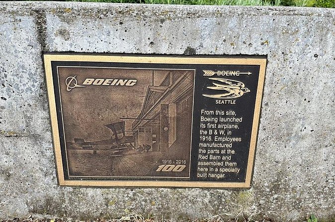 Boeing Factory Tour & Seattle City Tours Combo - Ballard Locks and the fish ladder