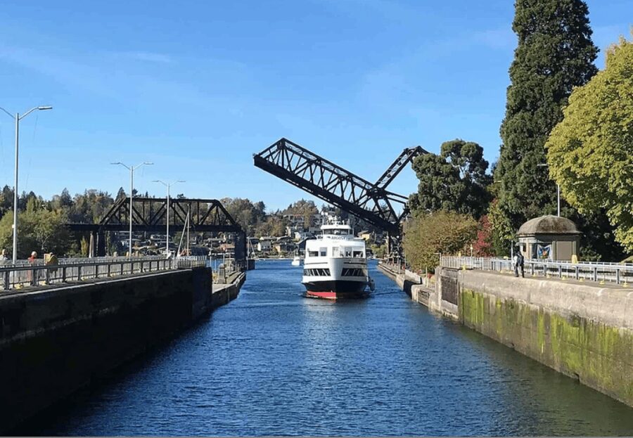 City Sightseeing Seattle: HOHO Bus Tour + Locks Cruise - Pike Place Market, Pier 55, and the original Starbucks