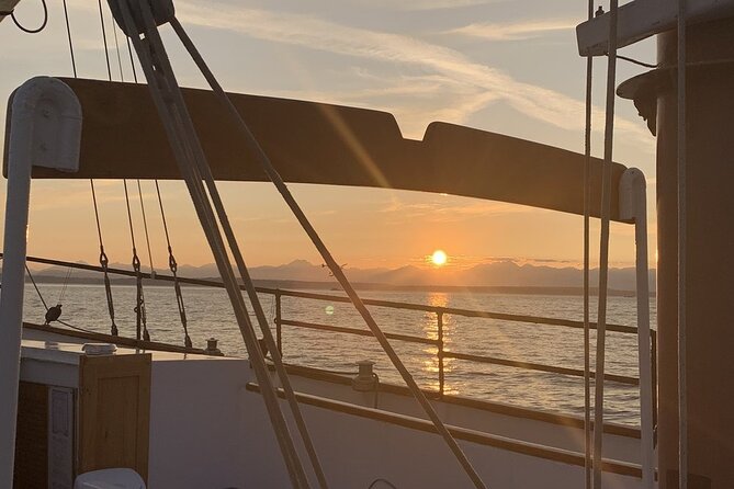 Evening Colors Sunset Sail Tour in Seattle - Cold Weather Is the Main Packing Lesson