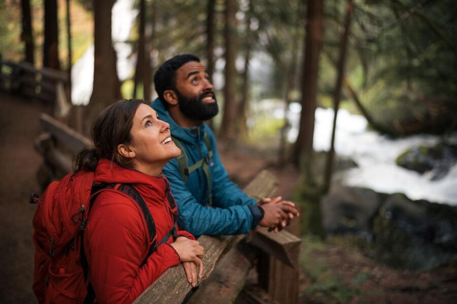 From Seattle: Day Trip Through The Cascades to Leavenworth - A warm drink and a mild forest walk near Snoqualmie Pass