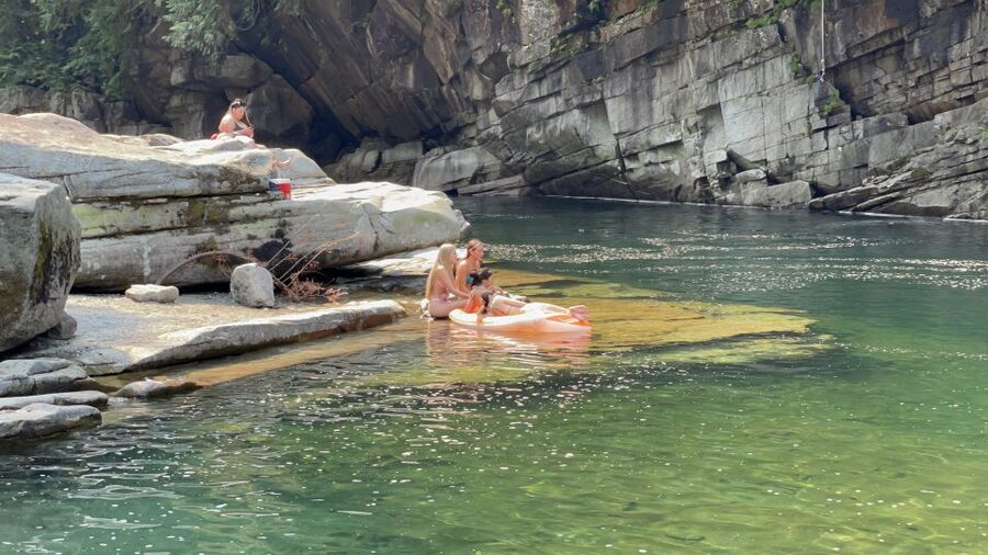 From Seattle/Kirkland/Bellevue: Leavenworth Exclusive Tour - The return route and Deception Falls