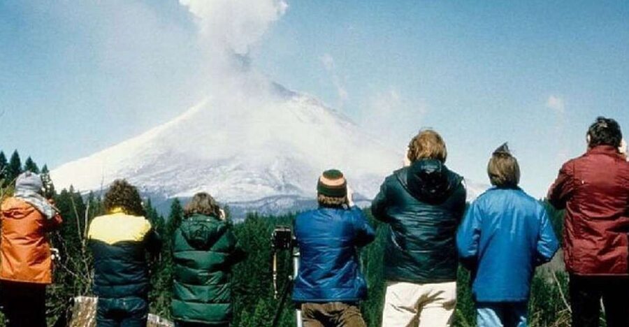 From Seattle: Mt Saint Helen Tour - Mount St. Helens scenic views during the main visit