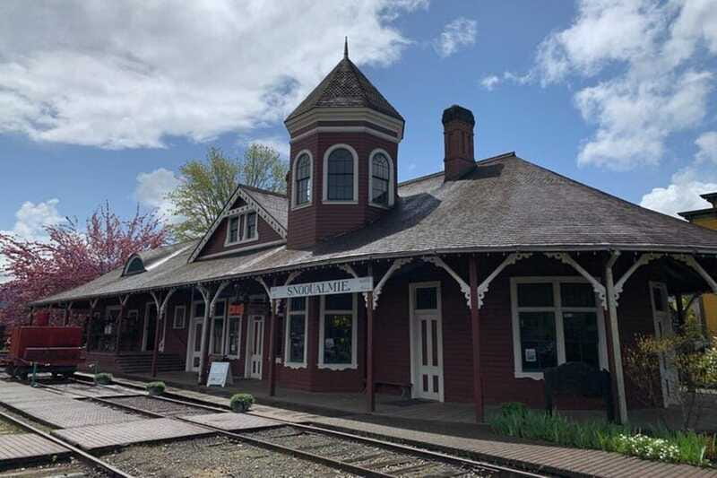 From Seattle: Pacific Northwest Waterfalls & Hiking Tour - North Bend, Snoqualmie, and the Twin Peaks connection