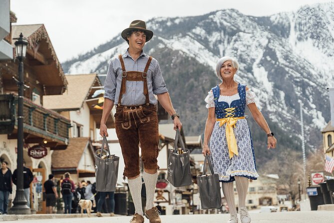 Historical Walking Tour in Leavenworth - Coco, Tom, and the value of a local guide