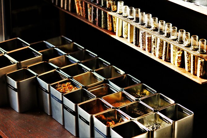 Mad Scientist Cocktail and Mocktail Lab - The right amount of guidance for each kind of visitor