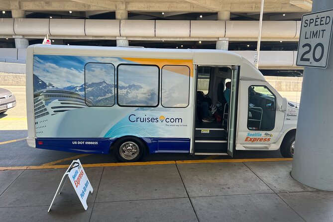 One-Way Transfer: SeaTac Airport to Seattle Piers 66 & 91 - Luggage handling is worth more than it sounds