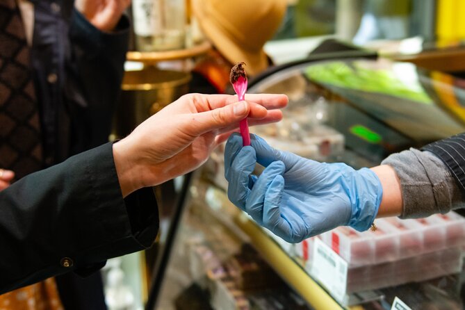 Pike Place Food Tour - 90 min Insider Route - Local preserves, chocolate, and the quiet garden
