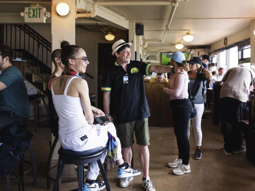 Pike Place Market: Meet the Market - Food and Fun Tour - Meeting merchants and craftspeople