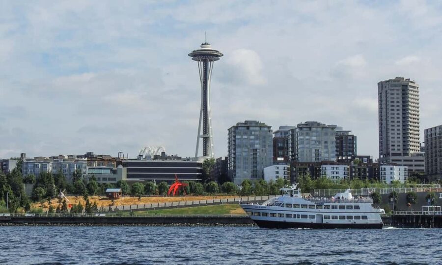 Seattle: Harbor Cruise with Local Guide - Harbor Island and the working shoreline