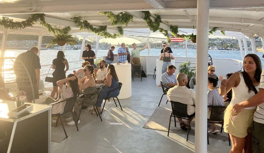 Seattle: Lake Union Happy Hour Cruise - Why Lake Union makes a good happy-hour setting