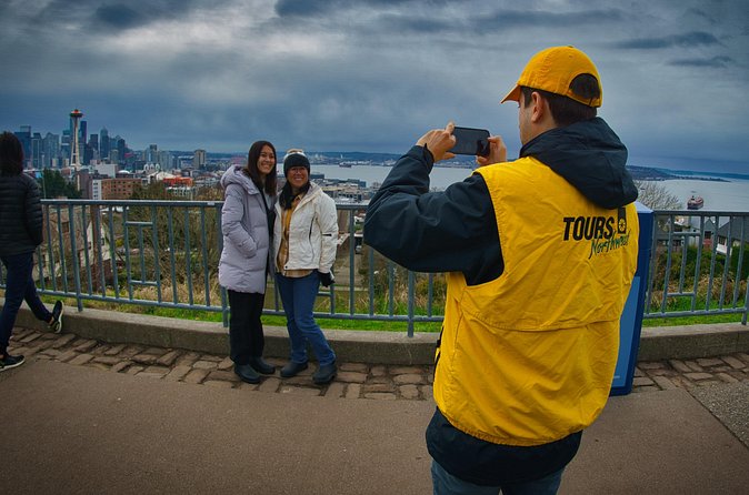 Seattle Land and Sea Tour Experience - The pace, vehicle, and physical demands