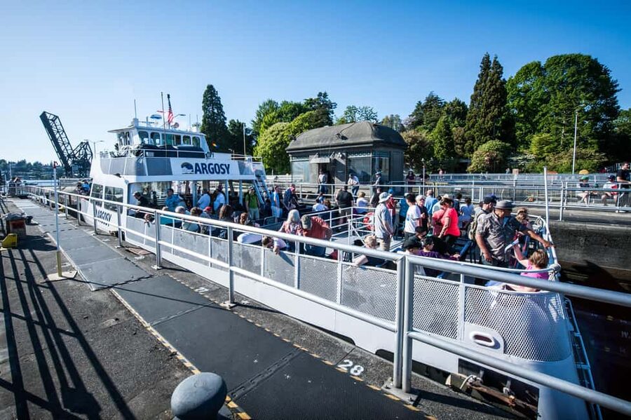 Seattle: Locks Cruise with Local Guide - Floating homes and the route toward Lake Union