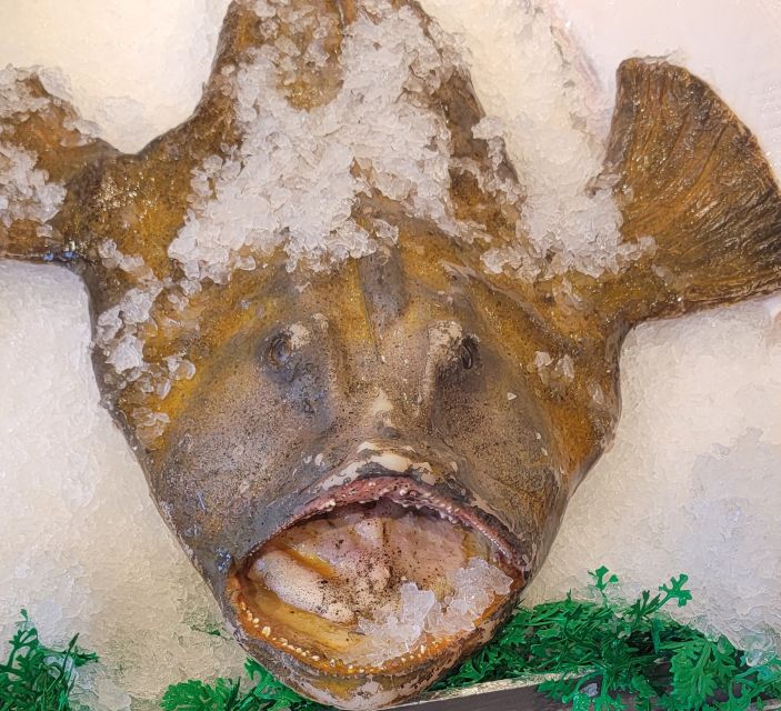 Seattle: Pike Place Market Seafood Tasting Tour - Salmon in three different forms