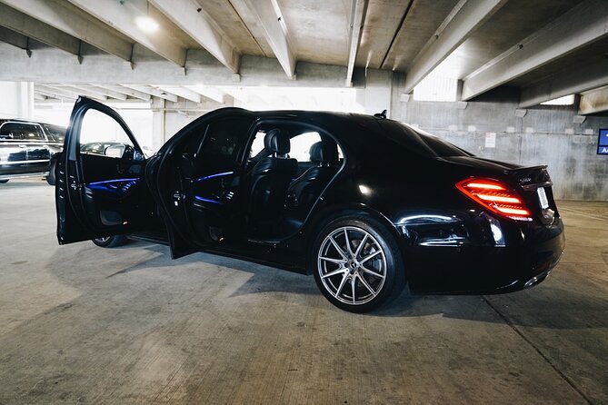 Seattle Roundtrip Chauffeur Driven Airport Transfer - Booking timing, cancellation, and weather rules