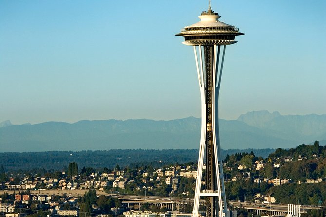 Seattle Scenic Panoramic Tour - The university area from the road