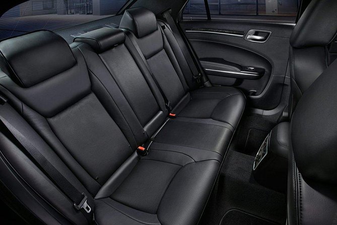 Seattle: SEA Airport Private Transfer to Seattle City|Hotels - The pickup process, from flight number to car door
