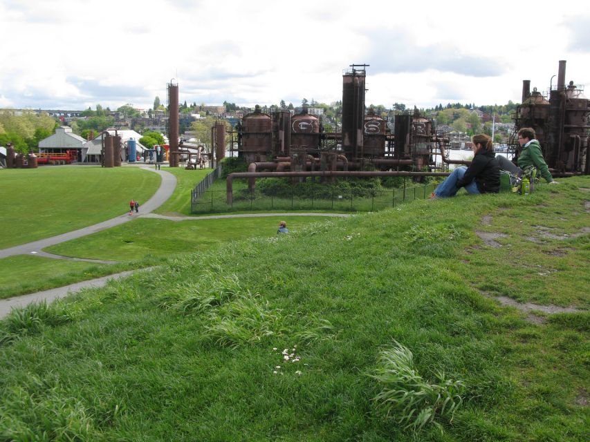 Seattle: Sightseeing Bus Tour with the Ballard Locks - Rolling through Queen Anne and Seattle’s varied districts