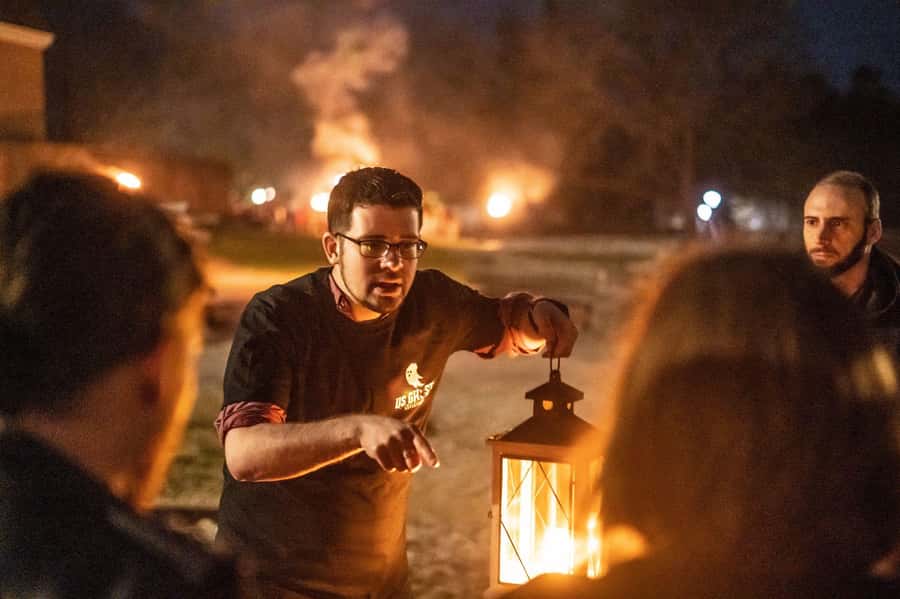 Seattle: Terrors and Ghosts Guided Walking Tour - The guides make or break the evening