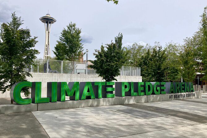 Welcome to Seattle Walking Tour - The monorail adds a quick Seattle thrill