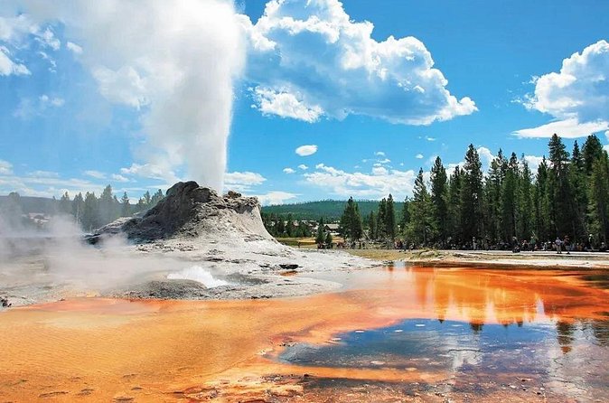 Yellowstone Grand Teton and Coeur d’Alene 5-Day Tour from Seattle - Vehicles, guides, hotels, and group size